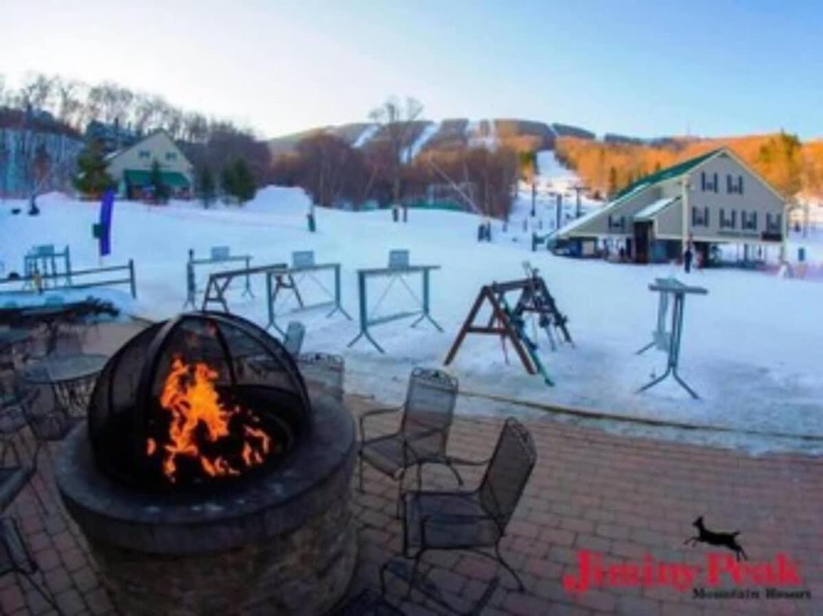 Wow-New Ski Onoff Suite By Pool Sleeps 4 Jiminy Pk Hancock Kültér fotó